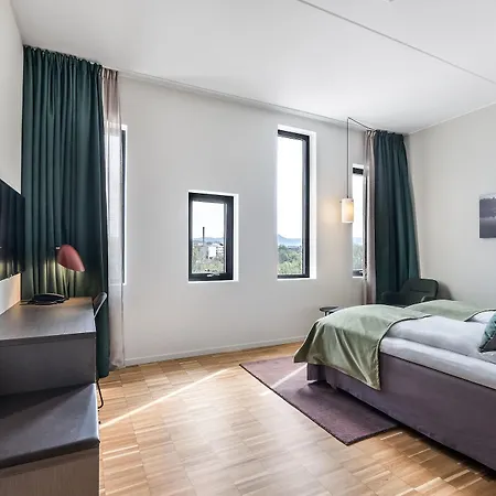 Quality Pond Hotel 3*