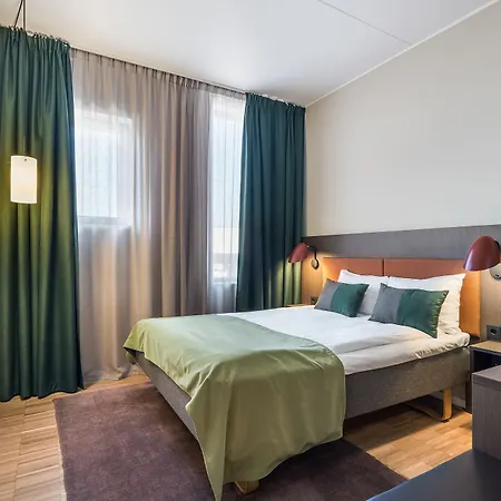 Quality Pond Hotel 3*