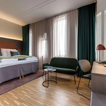 Quality Pond Hotel