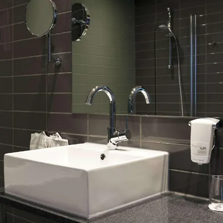 Quality Pond Hotel 3*