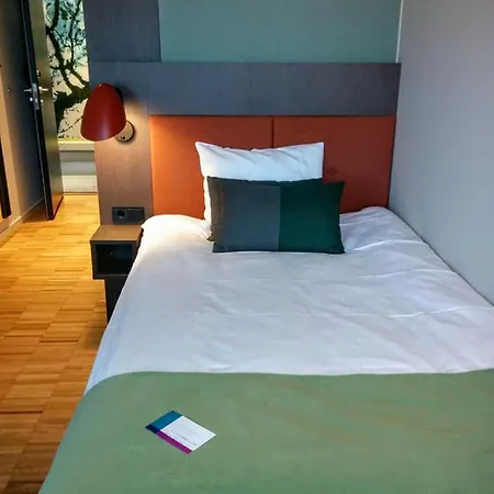 Quality Pond فندق 3*