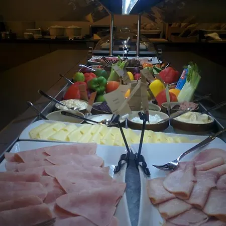 Quality Pond فندق