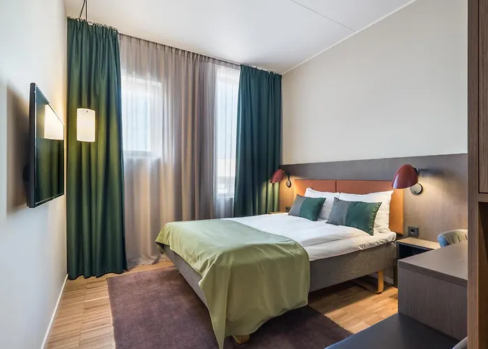 Quality Pond Hotel 3*