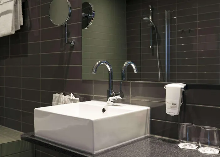 Quality Pond Hotel 3*