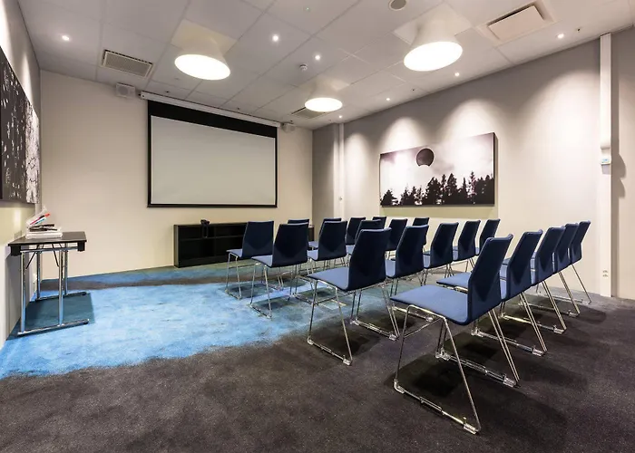 Quality Pond Hotel 3*