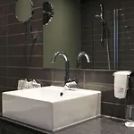 Quality Pond Hotel 3*