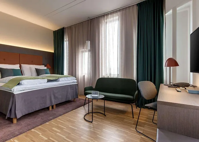 Quality Pond Hotel